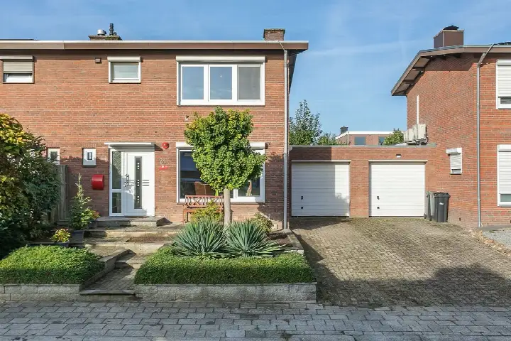 Terraced house for sale: Mentenlaan 26, Nieuwenhagerheide Landgraaf