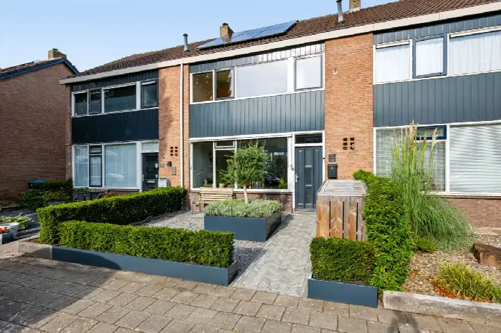 Tussenwoning te koop: Merelstraat 10, Vogelbuurt Vaassen