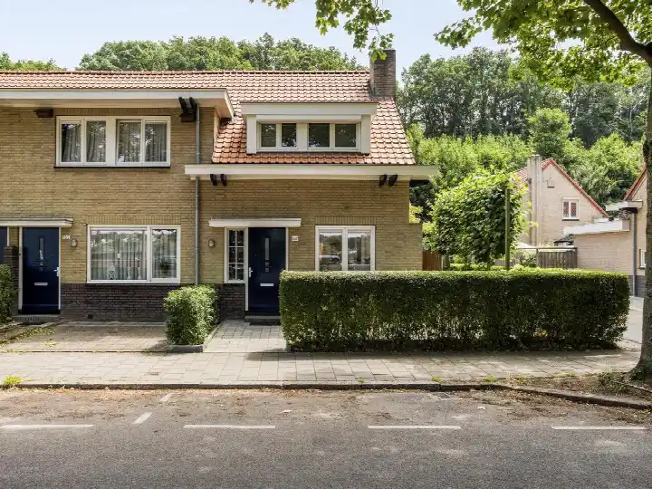 Corner house for sale: Mergelweg 157, Jekerdal Maastricht