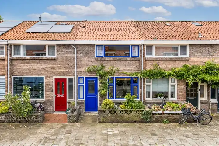 Tussenwoning te koop: Merwedestraat 49, Rivierenwijk Utrecht