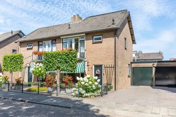 Tussenwoning te koop: Mesdagstraat 17, Kesteren Kesteren