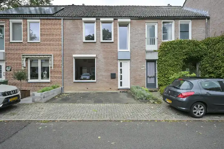 Tussenwoning te koop: Meurkenshaag 22, De Heeg Maastricht