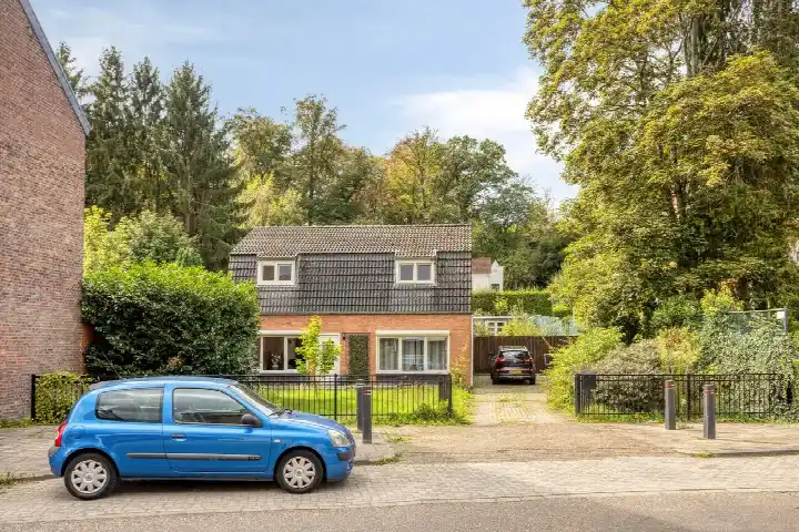 Twee-onder-één-kap te koop: Meuserstraat 145, Haanrade Kerkrade