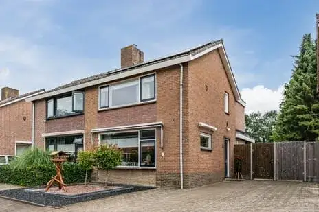 Twee-onder-één-kap te koop: Mezenweg 20, Wapenveld Wapenveld