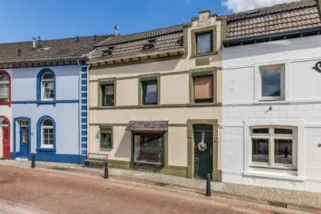 Tussenwoning te koop: Mgr. Brulsstraat 7, Hulsberg Hulsberg