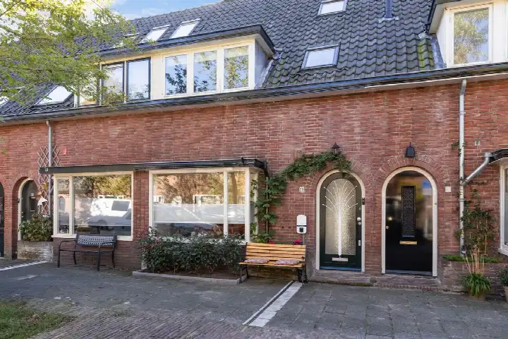 Tussenwoning te koop: Mgr. Van de Weteringstraat 20, Centrum Hilversum