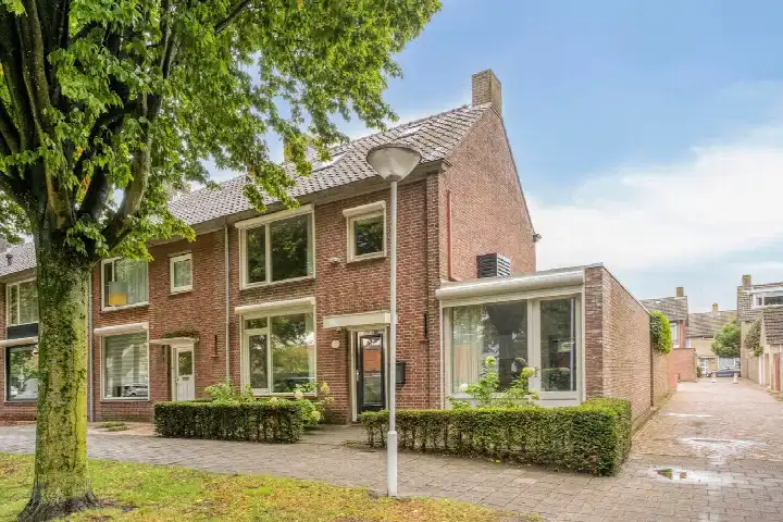 Corner house for sale: Mgr. Zwijsenstraat 76, Hoge Akker Best