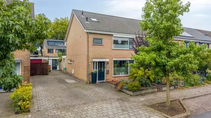 Corner house for sale: Michiel de Ruyterstraat 16, Zonnemaat Zevenaar