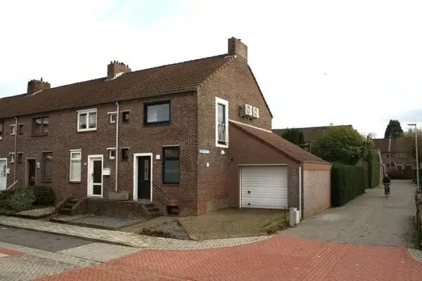 Hoekwoning te huur: Middelburgstraat 22, Schaesbergerveld Heerlen