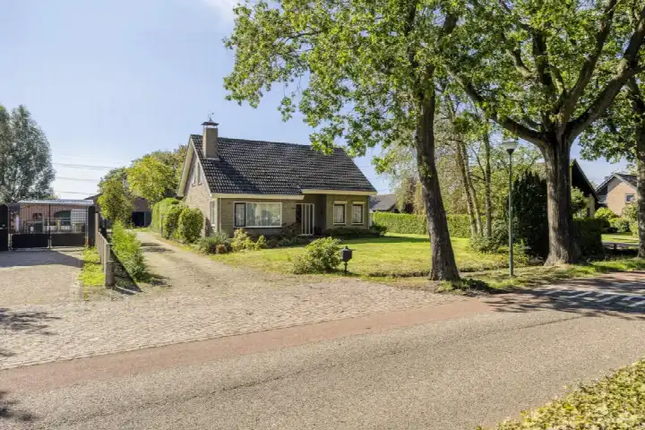 Detached house for sale: Middelstraat 39, De Moer De Moer