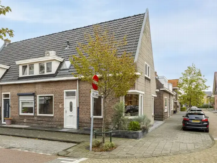 Semi-detached for sale: Middenstraat 11, Buitenuitbreiding-West Sliedrecht