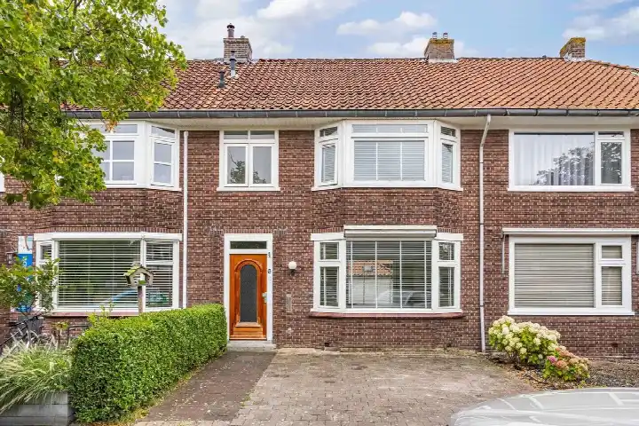 Tussenwoning te koop: Midlumerlaan 6, De Spiker en het industrieterrein Hermes Harlingen