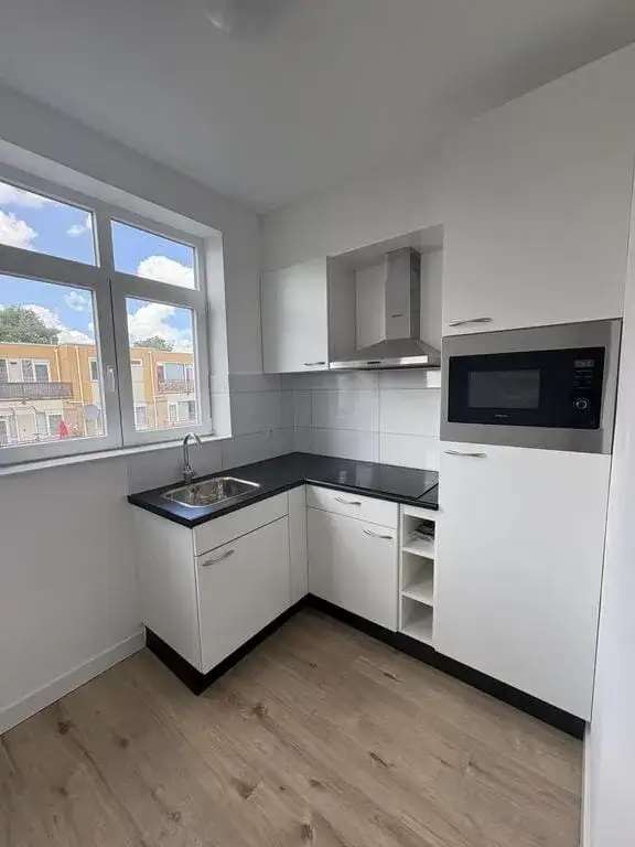 Apartment for rent: Mijnsherenlaan 103C, Tarwewijk Rotterdam