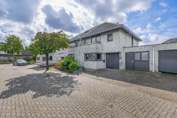 Terraced house for sale: Milsbeekstraat 5, De Laar-Oost Arnhem