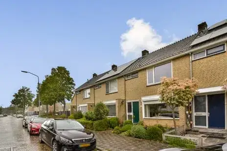 Tussenwoning te koop: Minnaertweg 52, Minnaertweg en omgeving Dordrecht