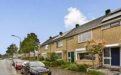 Terraced house for sale: Minnaertweg 52, Minnaertweg en omgeving Dordrecht