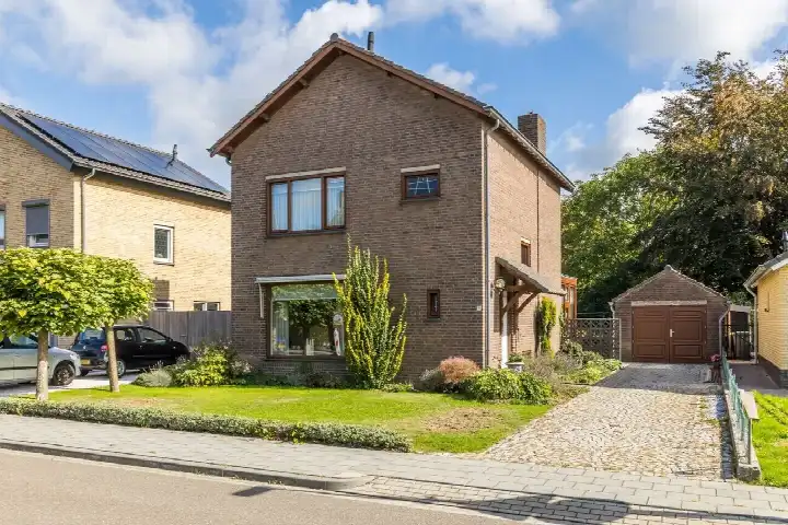 Vrijstaande woning te koop: Minnegardsweg 5, Ubachsberg Voerendaal