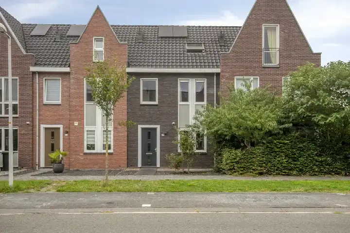 Tussenwoning te koop: Minorcalaan 27, Veller Barneveld