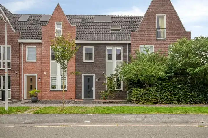 Tussenwoning te koop: Minorcalaan 27, Veller Barneveld