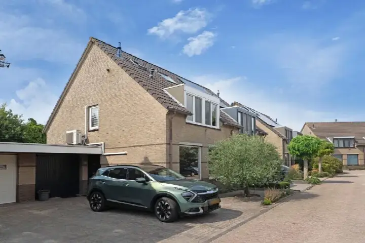Terraced house for sale: Mokkabruin 27, Bruinen- en Grijzenbuurt Zoetermeer