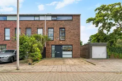 Corner house for sale: Molenaarstraat 1, Emerald Centrum Delfgauw