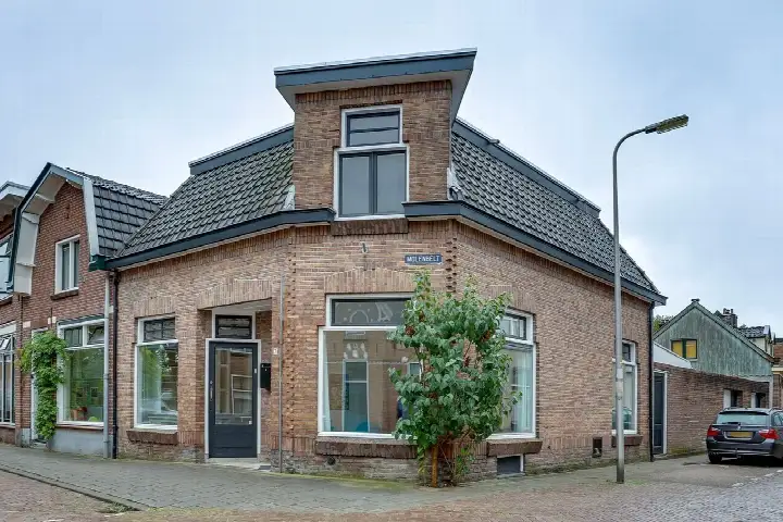 Corner house for sale: Molenbelt 2, Oosterstraat Deventer