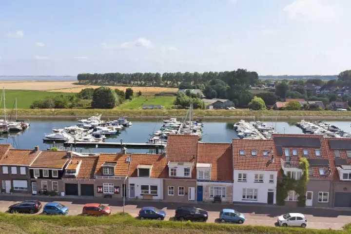 Terraced house for sale: Molendijk 52, Stavenisse Stavenisse