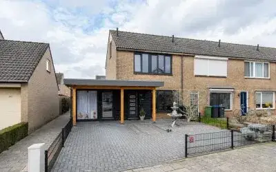 Corner house for sale: Molenhof 56, Aalburg Wijk En Aalburg