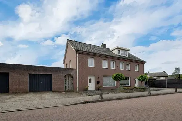 Twee-onder-één-kap te koop: Molenstraat 19, Kom Nuland Nuland
