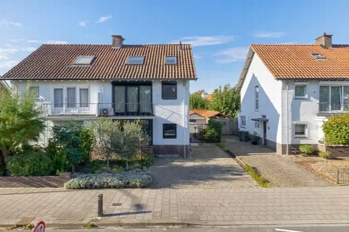 Twee-onder-één-kap te koop: Molenstraat 32, Craneveld Venlo