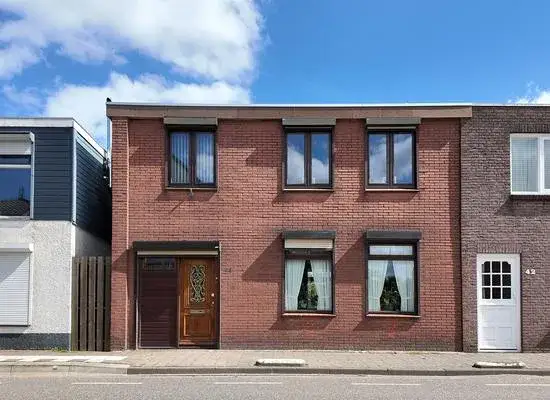 Twee-onder-één-kap te koop: Molenstraat 44, Fijnaart Fijnaart
