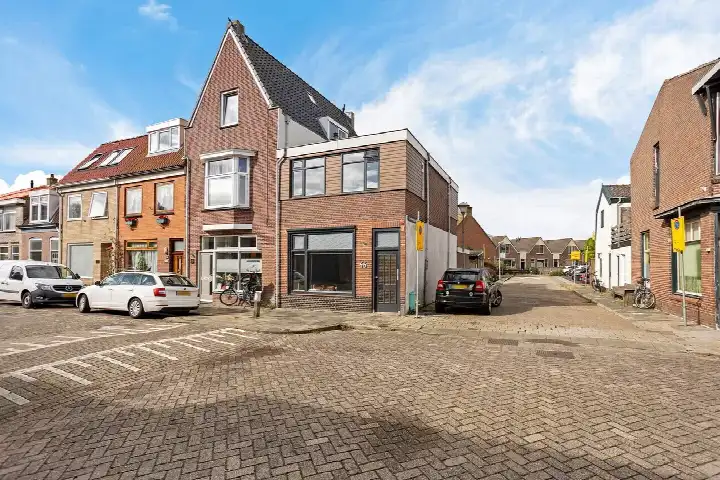 Corner house for sale: Molenstraat 46, Oostsloot Den Helder