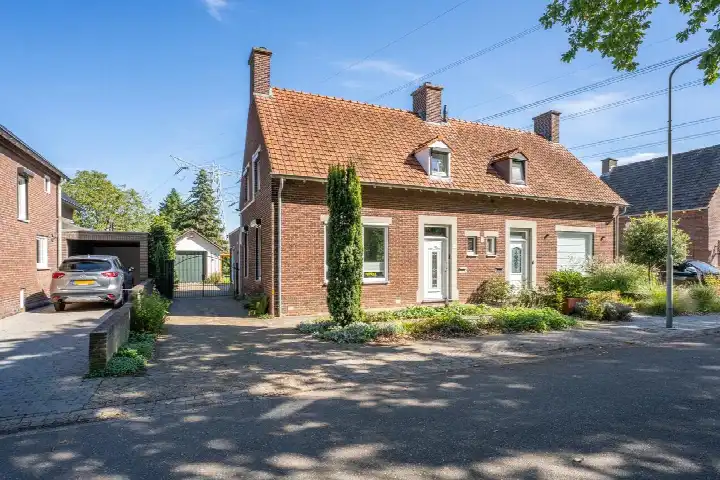 Semi-detached for sale: Molenstraat 63, Roosteren Roosteren