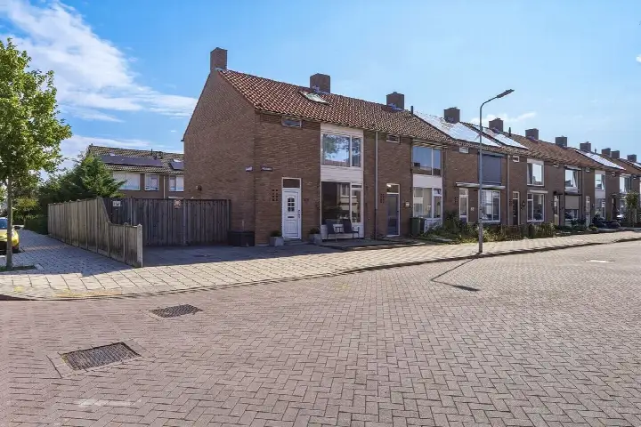 Hoekwoning te koop: Molenweg 66, Molenweg e.o. Oost-Souburg