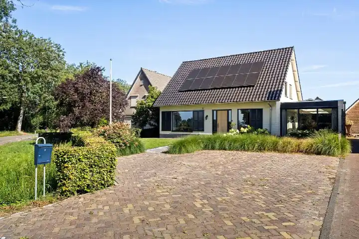 Vrijstaande woning te koop: Molenweg 8, Lithoijen Lithoijen