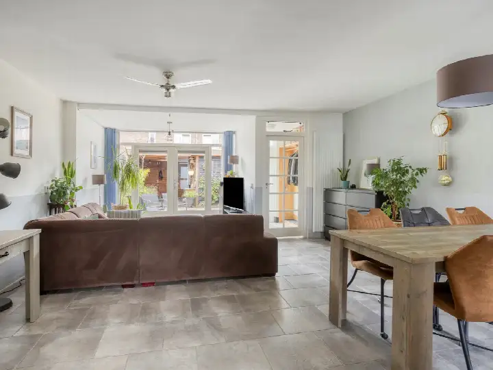 Terraced house for sale: Molenzicht 93, Dirksland centrum Dirksland