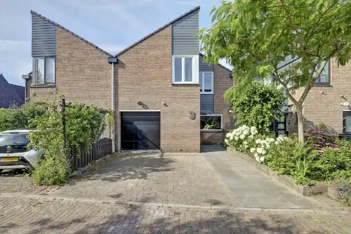 Tussenwoning te koop: Monnen-bogerd 3, Krommeweg-Noord Hendrik-Ido-Ambacht
