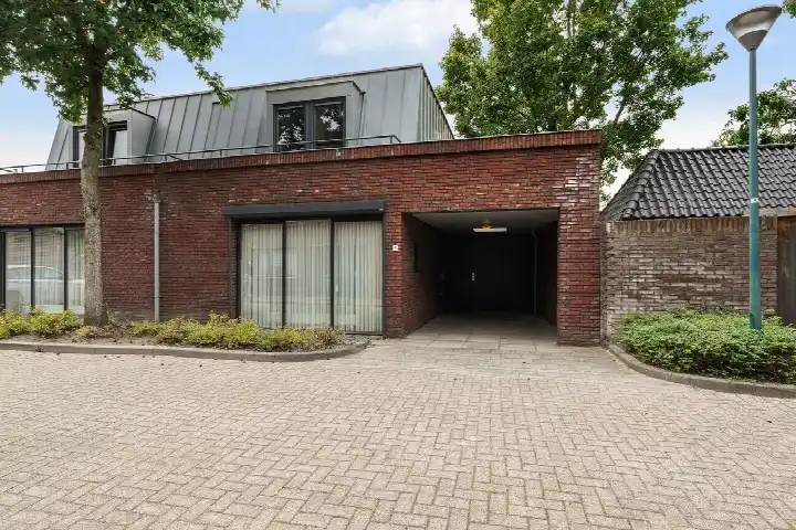 Twee-onder-één-kap te koop: Monseigneur Coomansstraat 4, Oud-Loon Loon Op Zand