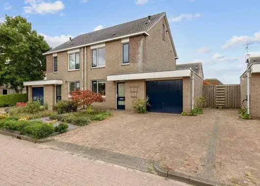 Twee-onder-één-kap te koop: Moormanweg 5, Aduard Aduard