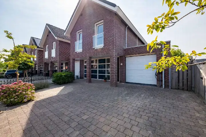 Hoekwoning te koop: Moriaanseweg Oost 120, Rijksstraatweg en omgeving Hellevoetsluis