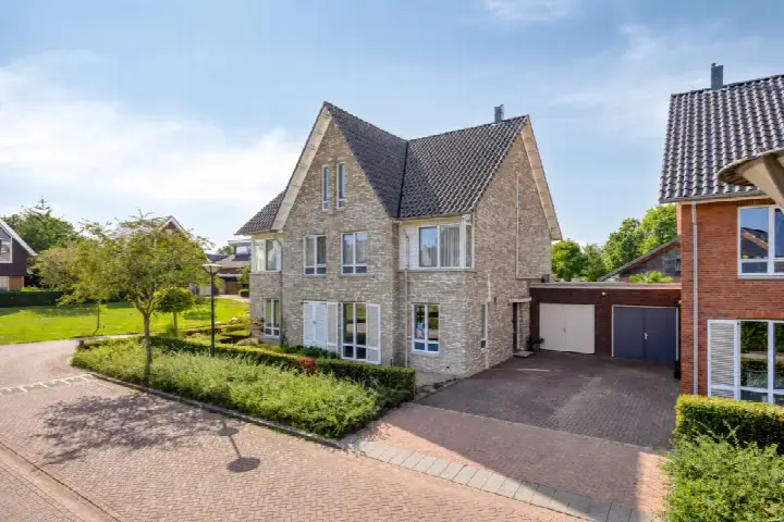 Tussenwoning te koop: Morijnenhof 3, Schaijk Schaijk