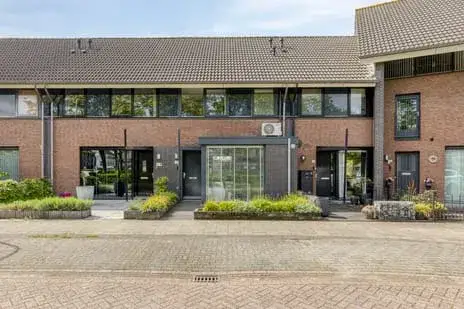 Tussenwoning te koop: Mosselhoekplein 7, Leeuwerik Midden Tilburg