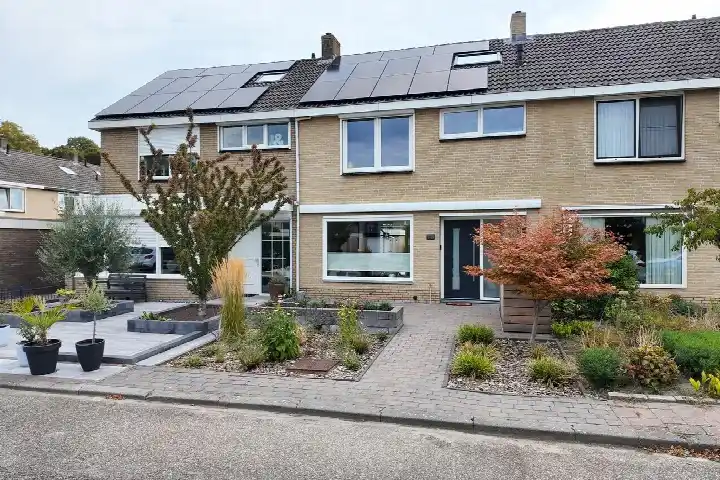 Tussenwoning te koop: Moye Keene 63, Klundert Klundert