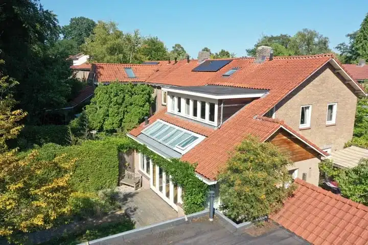 Hoekwoning te koop: Mozartlaan 3, Velp-Noord boven spoorlijn Velp (Ge)