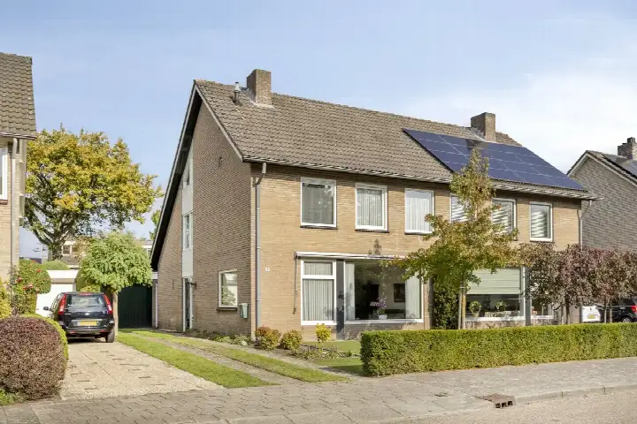 Corner house for sale: Mozartlaan 8, Zwanenbeemd Helmond