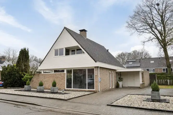 Detached house for sale: Mozartstraat 18, Losser-West Losser