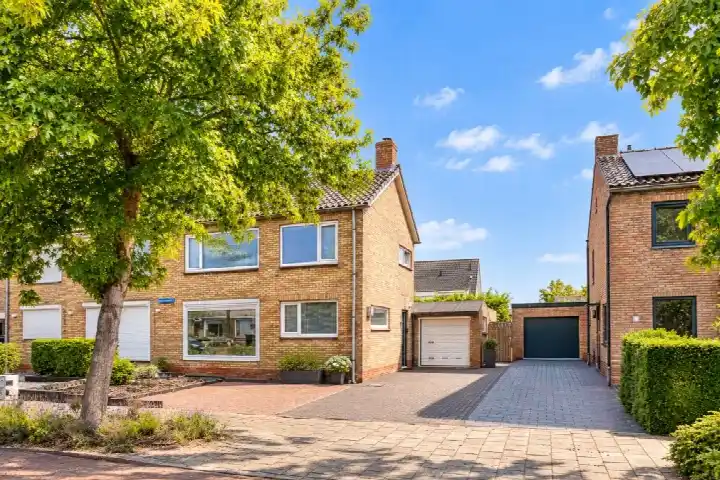 Hoekwoning te koop: Mozartstraat 7, Kern Axel Axel