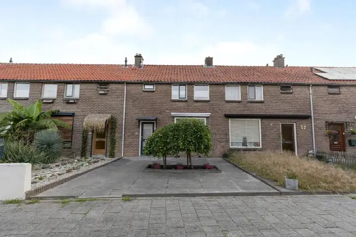 Terraced house for sale: Mr. Heemskerkstraat 84, Centrum Ridderkerk