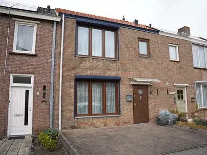 Tussenwoning te koop: Mr. J.E. Risseeuwstraat 3, Oostburg Oostburg