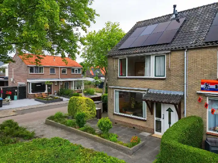 Hoekwoning te koop: Mr P J Oudweg 1, Kern Zuidland Zuidland